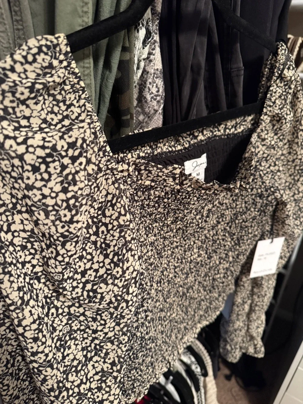 Japna Black & Cream Floral Square-Neck Puff Sleeve Crop Top - Picture 3 of 5